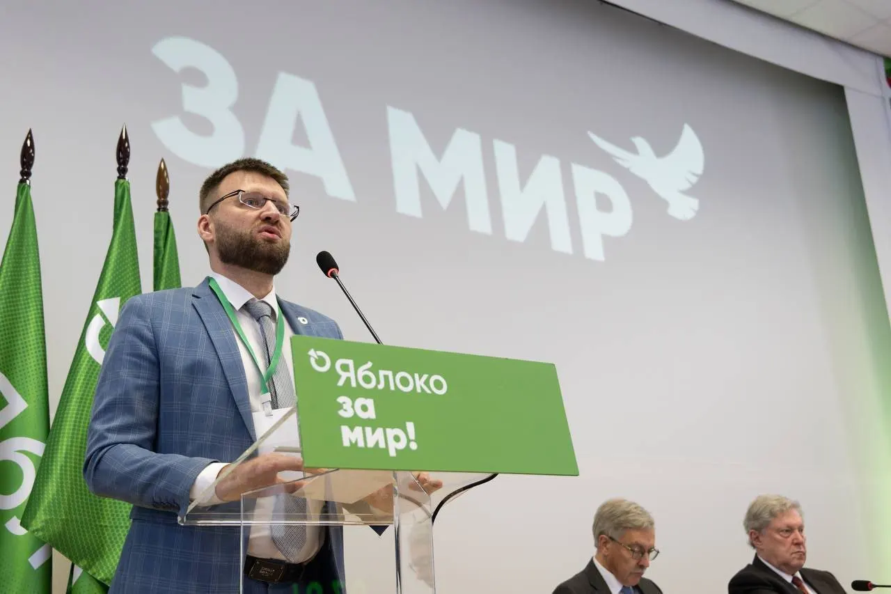 Ведомство сочло доказательствами «политическую деятельность»: поздравление от лидера партии, поездки в суд, возложение цветов и участие в видеороликах. Дорохов назвал решение «кафкианским абсурдом».
