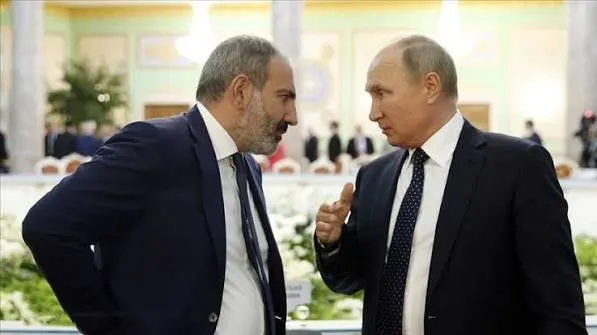 Премьер Армении по инициативе армянской стороны созвонился с президентом России и заявил, что ограничения на поставки армянских товаров противоречат правовой базе и нормам ЕАЭС; потребовал принять меры. В разговоре также затронули идею скорого общенационального референдума. Запреты, введённые с конца мая, привели к падению товарооборота на 21,5% за первые пять месяцев 2026 года.