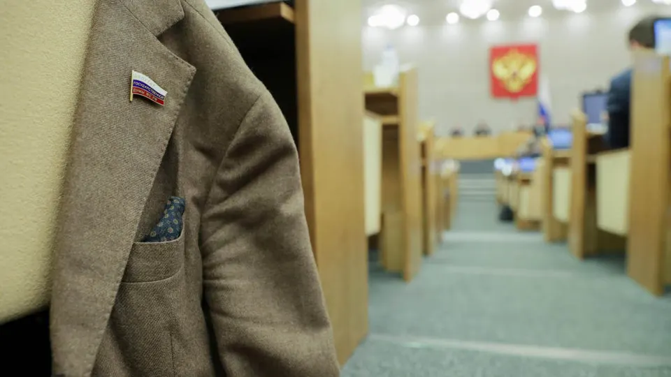 Правительство одобрило инициативу, которая отменяет наказания за отсутствие или несвоевременную подачу деклараций региональными депутатами. Документ требует доработки и продолжает недавние изменения в правилах декларирования доходов чиновников.