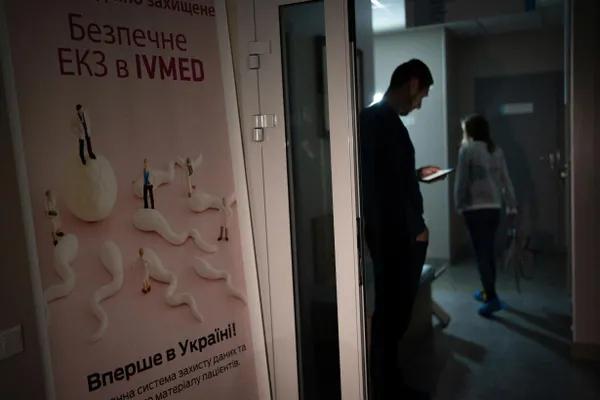 Депутаты приняли поправки в закон «О ветеранах»: вспомогательные репродуктивные технологии будут доступны бесплатно для ряда женщин из числа семей участников боевых действий и инвалидов войны.