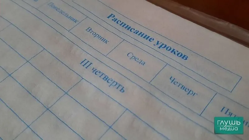 Вице‑спикер Госдумы Борис Чернышов предложил ввести единовременные выплаты, сертификаты или гранты для поощрения школьников, улучшивших успеваемость; инициатива направлена вице‑премьеру Дмитрию Чернышенко.