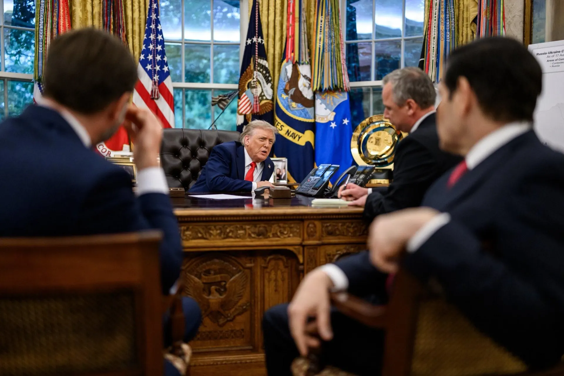 Дональд Трамп поочередно провел телефонные беседы с президентами Украины и России, обсудив ситуацию на фронте и дальнейшие дипломатические контакты.