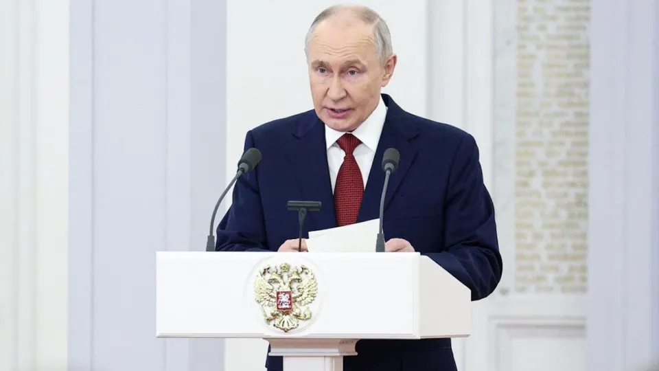 Президент заявил, что при подготовке бюджета на 2027–2029 годы приоритет будет отдан обороне; эксперты отмечают рост фактических расходов на войну и возможный секвестр гражданских статей бюджета.
