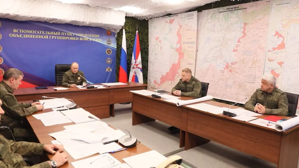 На совещании с военными президент потребовал оценить участие союзников Украины в реальных боевых действиях и объявил о продолжении массированных ударов по инфраструктуре, обеспечивающей функционирование вооружённых сил Украины.