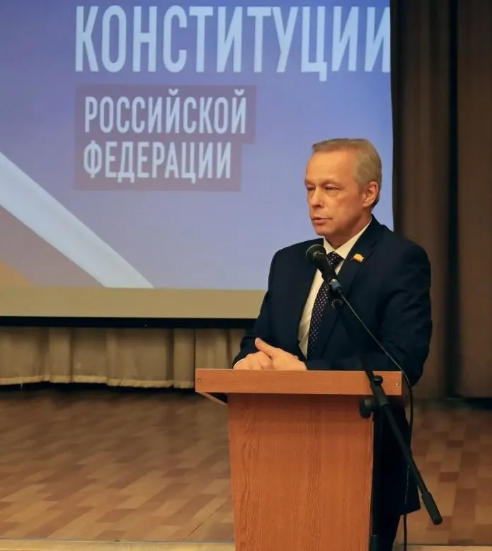 Агитационный концерт в Чебоксарах под лозунгом проекта главы Чувашии вызвал резонанс: выступления на украинском языке и вопросы о законности мероприятия.