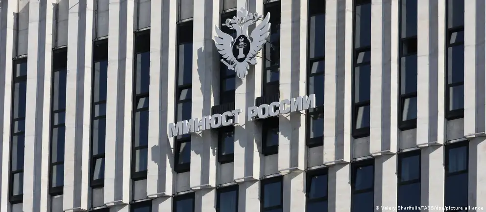 Расширение списка коснулось ряда организаций, включая фонд защиты прав человека под руководством Юлии Навальной и Исследовательский центр Восточной Европы, а также другие антивоенные и оппозиционные структуры.