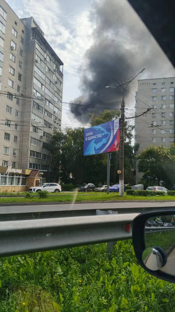 Пожар на энергообъекте произошёл в Чувашии рядом с оборонным предприятием. Официальных данных нет, рассматриваются разные версии, включая вероятность диверсии.