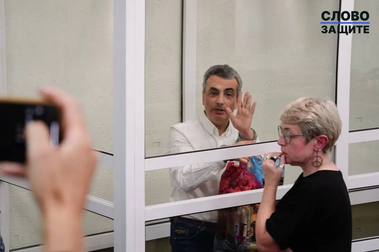Правозащитники и политики комментируют решение суда по делу Льва Шлосберга и выражают тревогу по поводу строгого наказания и его политического контекста.