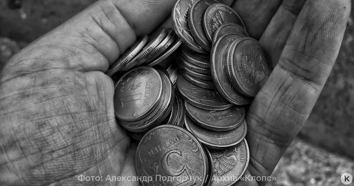 На 1 июля 2026 года средняя пенсия по старости составила 27 224 рубля; работающие пенсионеры получают около 24 929 рублей, неработающие — 27 850 рублей.