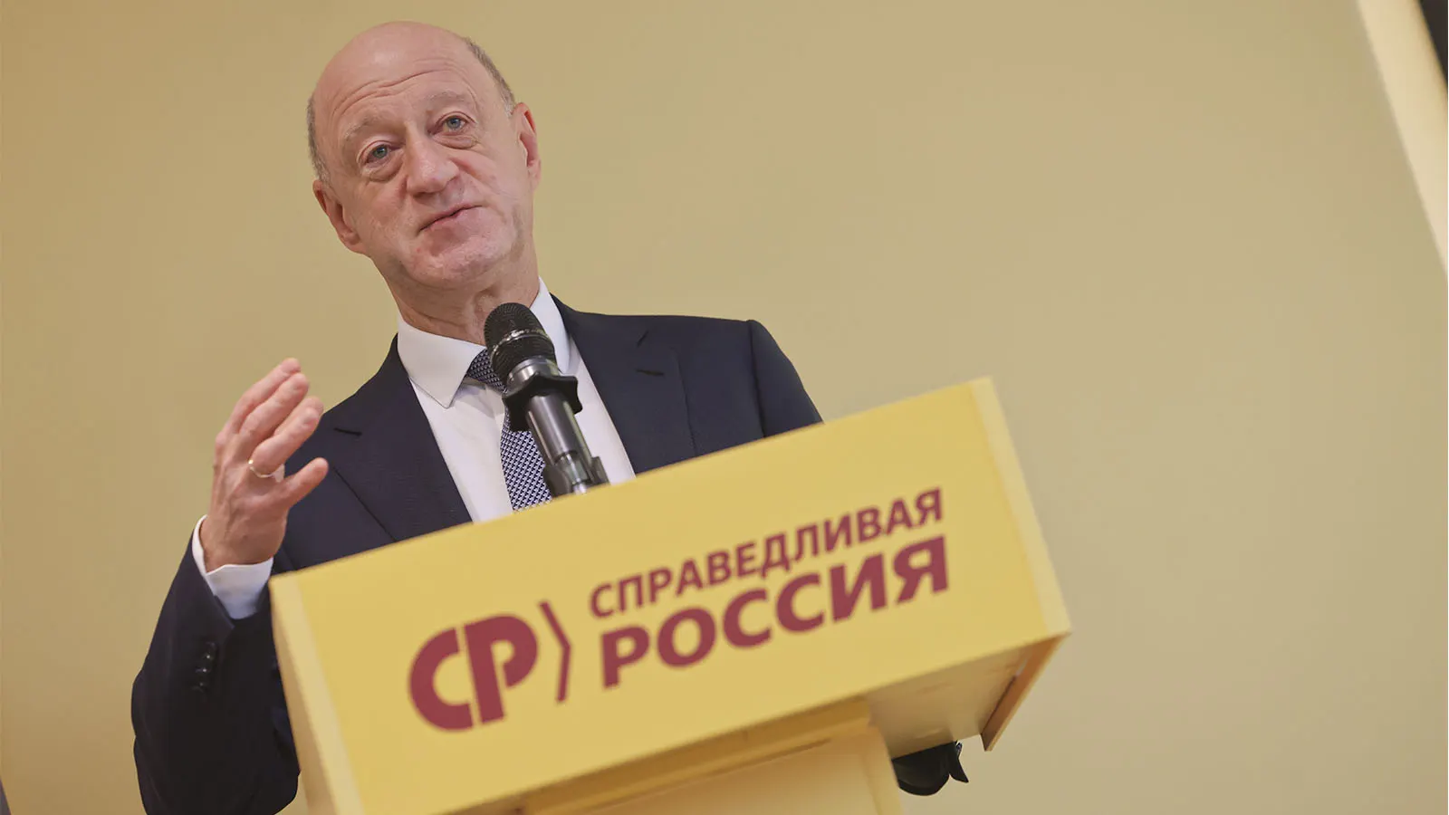 После поездки в Алтайский край обсуждают возможность перестановок в руководстве партии: Бабаков рассматривается как кандидат на пост руководителя, Миронов может занять другое положение в парламенте.