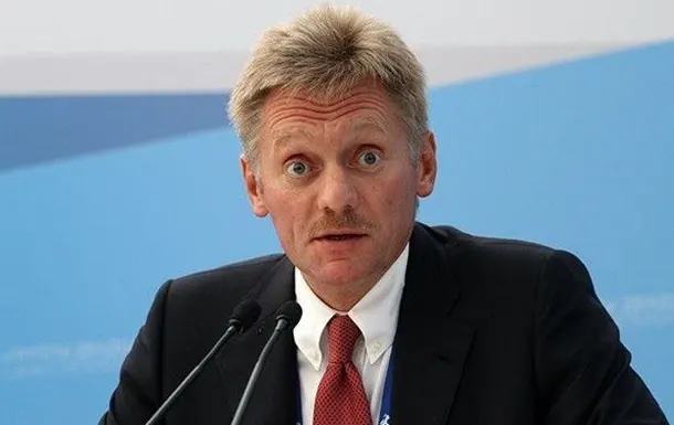 Пресс-секретарь заявил, что в России журналистам не ограничивают доступ и не вмешиваются в работу СМИ, в отличие от США.