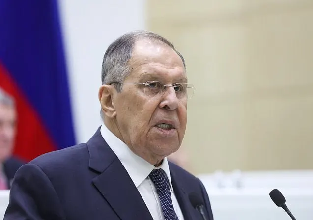 После инцидента в аэропорту Лейпцига и закрытия генконсульства в Бонне и Русского дома в Берлине, назвавшегося реакцией на произошедшее, Лавров заявил о риске эскалации и напомнил о уроках истории.