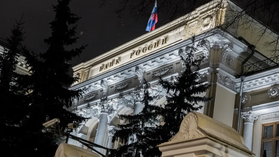 Центральный банк России расширил возможности по сообщениям о фактических владельцах и лицах, реально управляющих банковскими и другими финансовыми организациями, а также запустил сервисы для анонимной подачи сигналов о нарушениях инсайдерской политики.