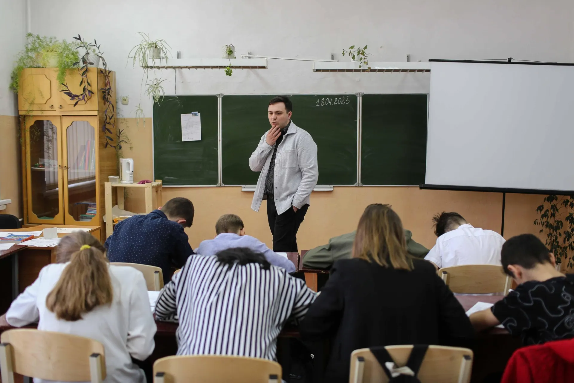 Расписание отдельных классов пополнится дополнительным часом истории, что может привести к росту нагрузки на уроки.