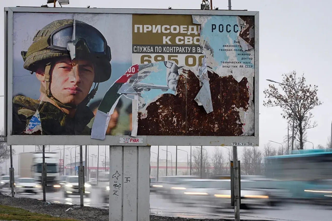 На фоне бюджетных ограничений регионы снижают суммы выплат новым контрактникам: наиболее резкие сокращения зафиксированы в Мордовии и Иркутской области; подобные меры приняты десятками субъектов.
