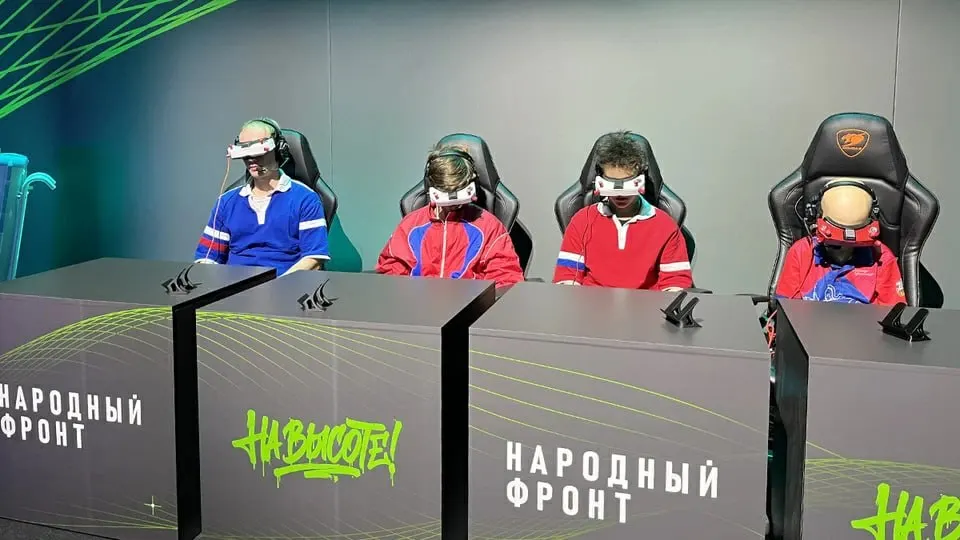 В пилотном режиме новый норматив по управлению беспилотниками можно сдавать в шести регионах России в рамках проекта «На высоте!», обучая школьников и студентов пилотированию, сборке и программированию БПЛА.