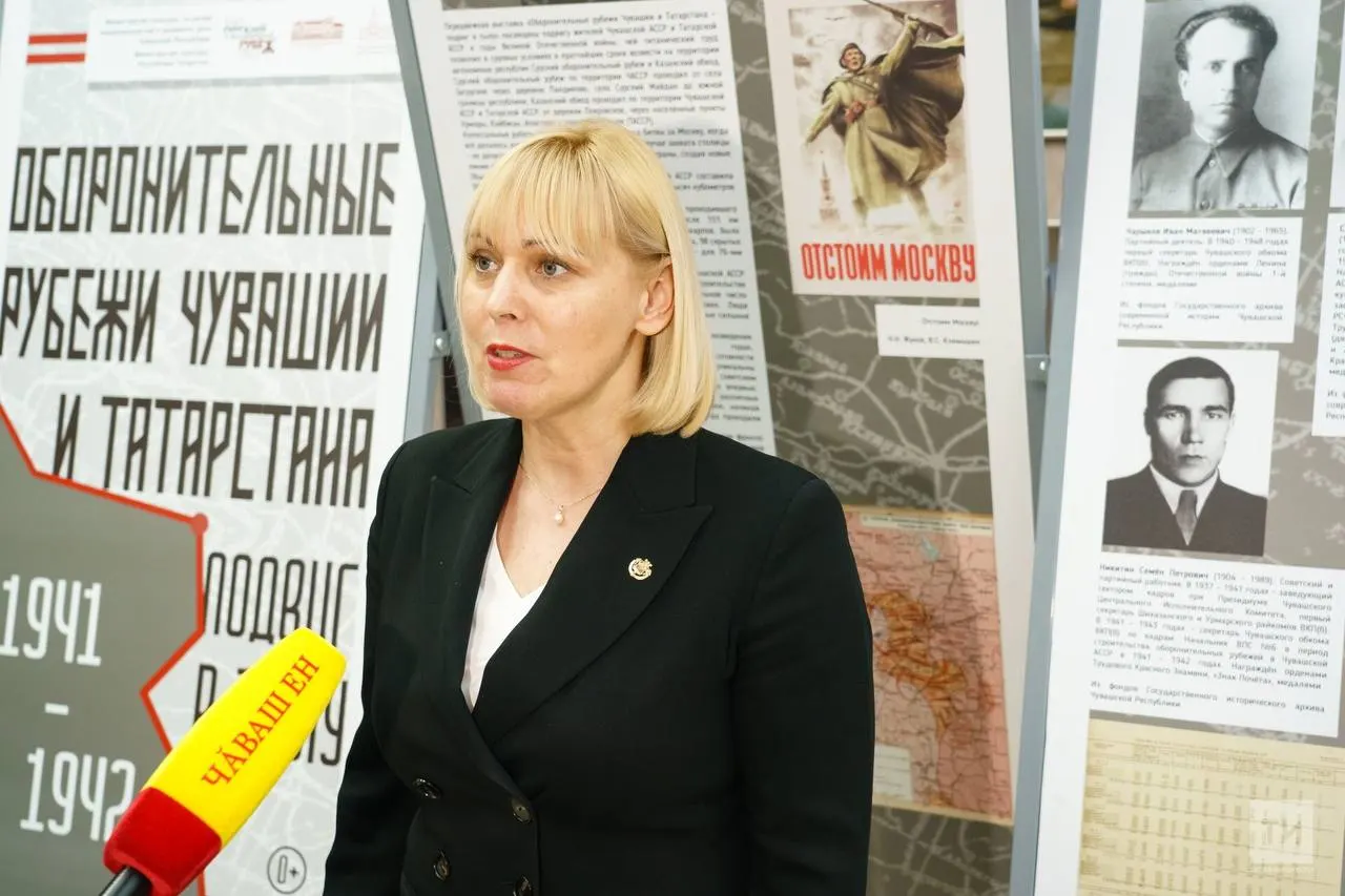 Увольнение прозошло по собственному желанию; временно ведомство возглавила заместитель Надежда Павлова. Обсуждают мотивы, в том числе возможную связь с расходами на мемориал «Сурский рубеж» и политическую карьеру.