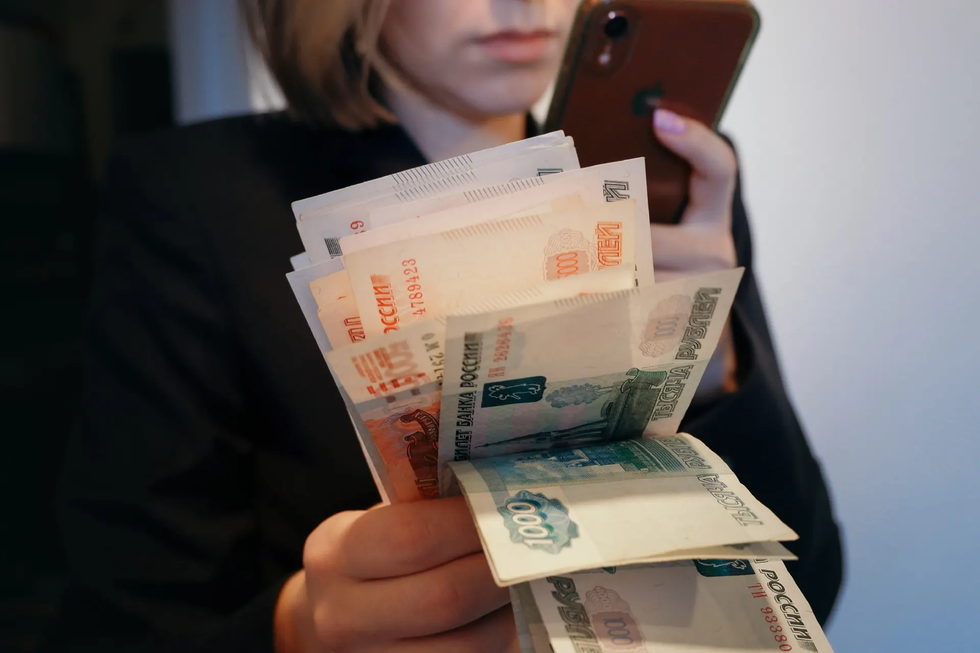 Разбираемся, что тормозит экономику России: главные проблемы не связаны с дорогими кредитами.