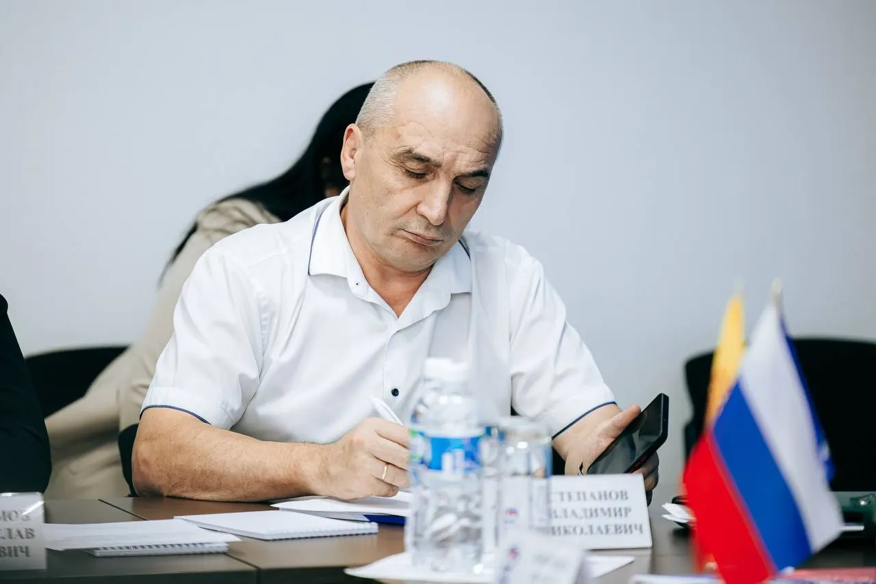 В Чувашии продолжаются кадровые перестановки: сегодня уволен начальник управления внутренней политики, что добавляет напряженности в региональном руководстве.
