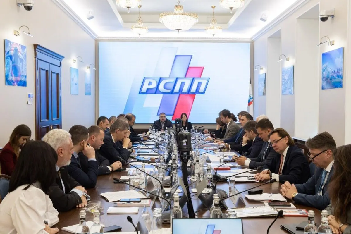 Российский союз промышленников и предпринимателей выступает против предлагаемого налога на сверхдоход, утверждая, что он подрывает предсказуемость и инвестиционные планы отрасли.